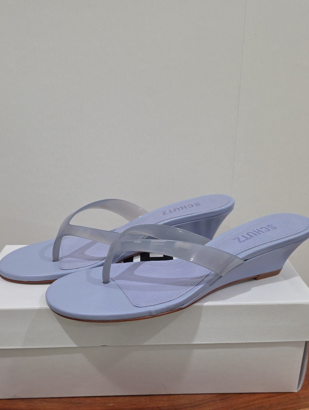 SCHUTZ Lavender Wedge Thong Sandals. Size. 6.5